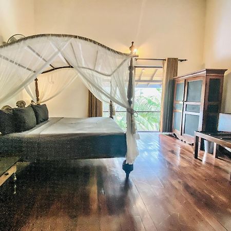 Waterland Hotel Negombo Buitenkant foto