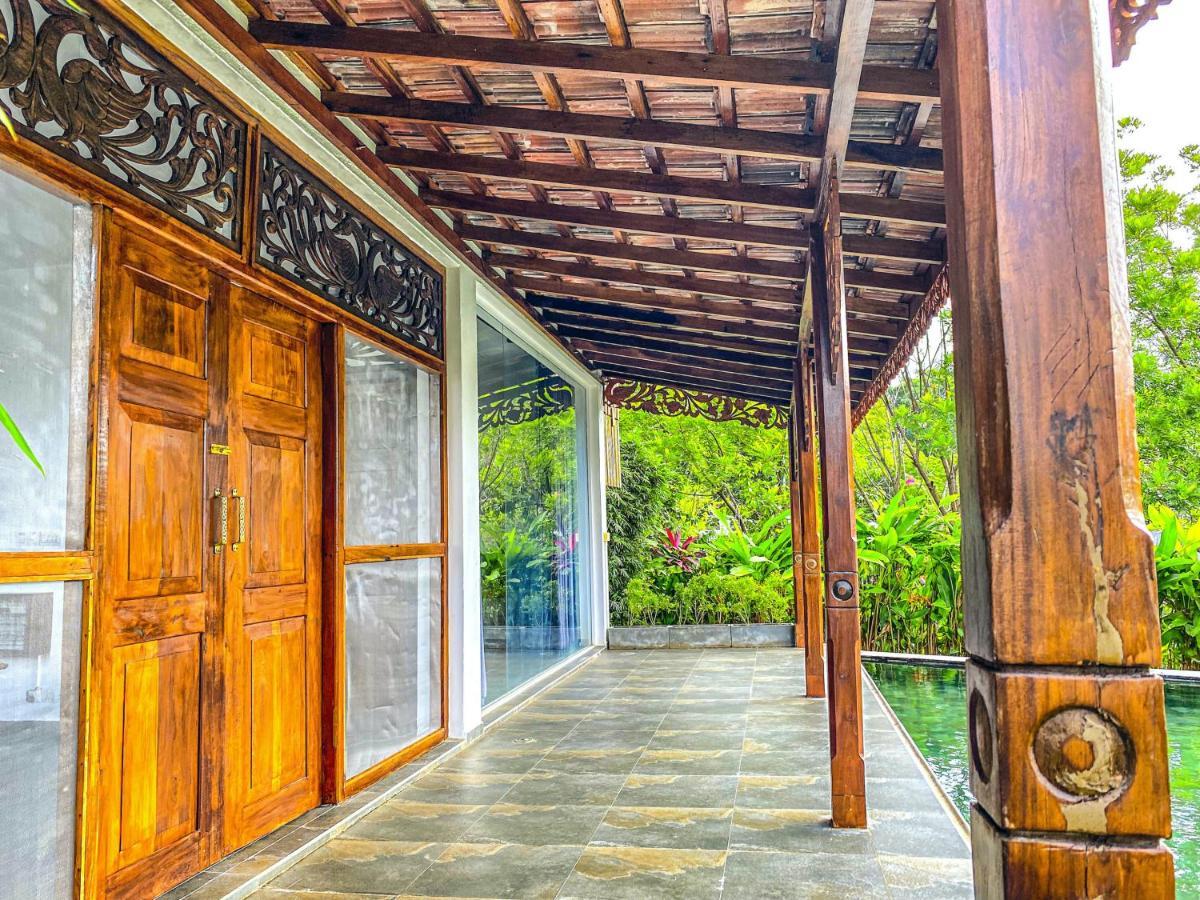 Waterland Hotel Negombo Buitenkant foto