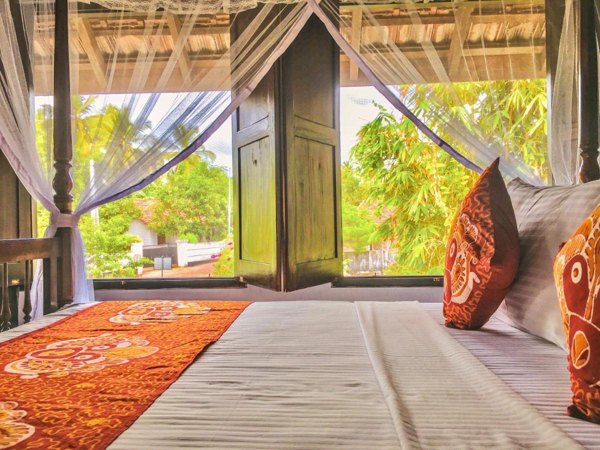 Waterland Hotel Negombo Buitenkant foto