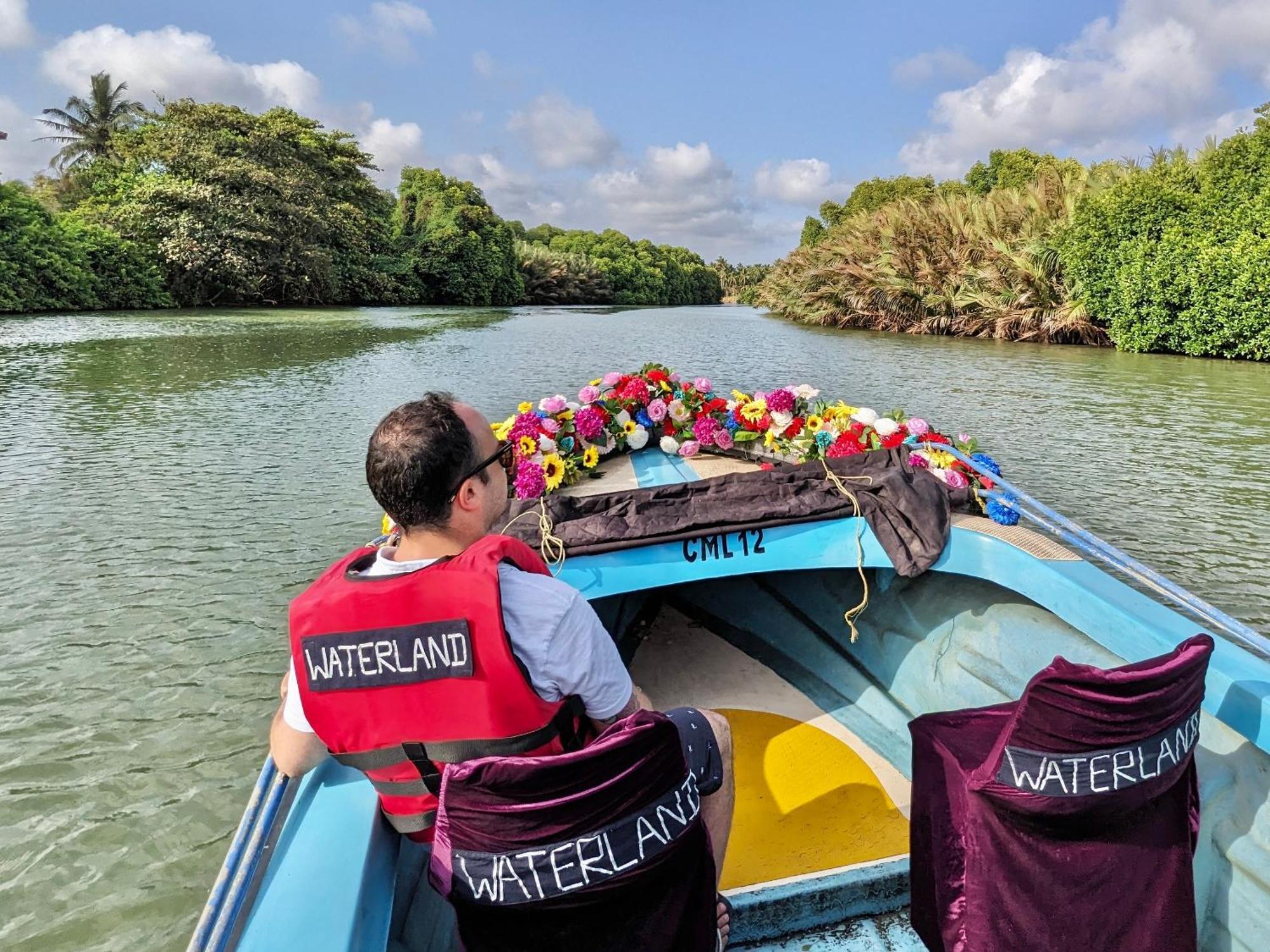 Waterland Hotel Negombo Buitenkant foto