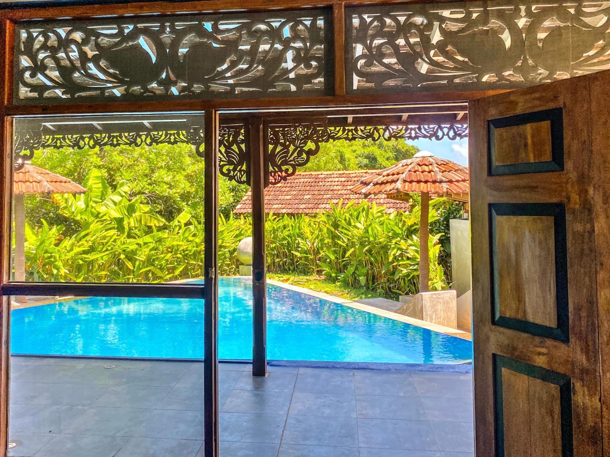 Waterland Hotel Negombo Buitenkant foto