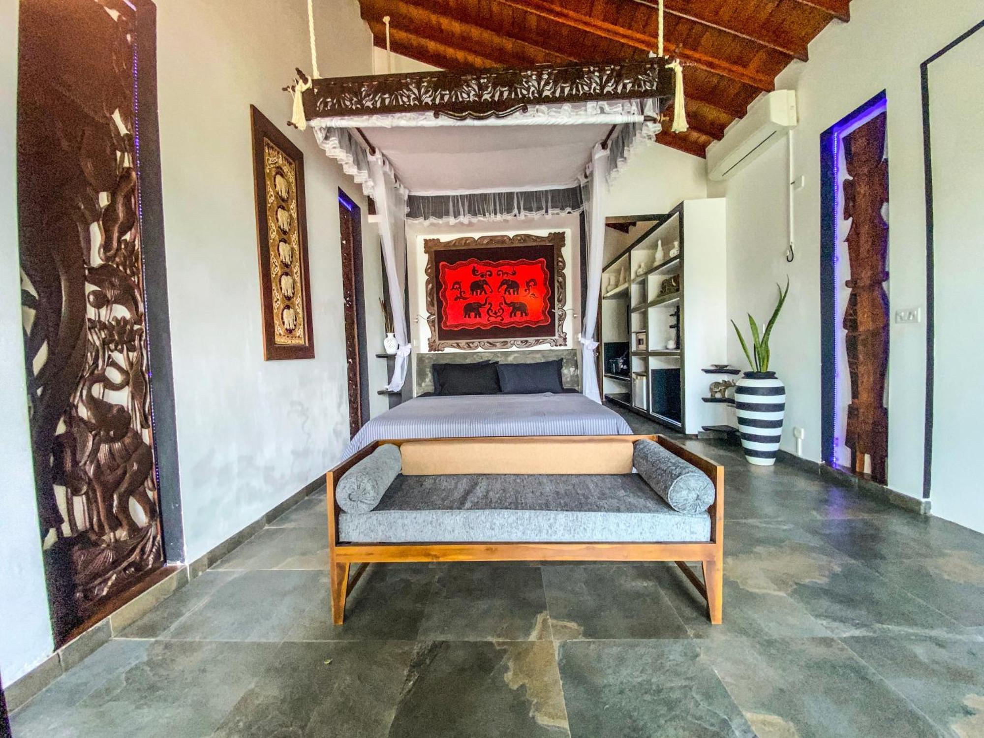 Waterland Hotel Negombo Buitenkant foto