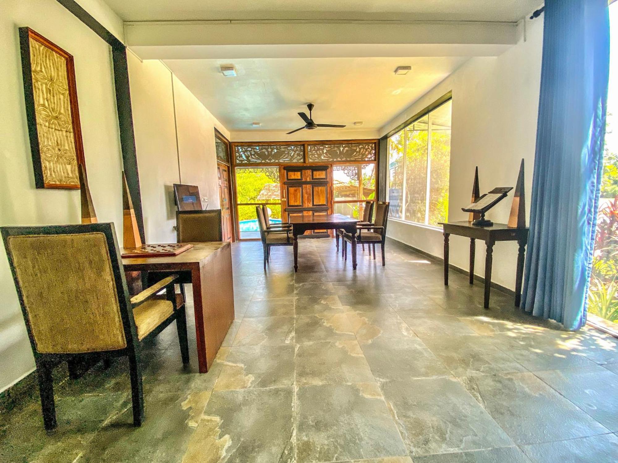 Waterland Hotel Negombo Buitenkant foto