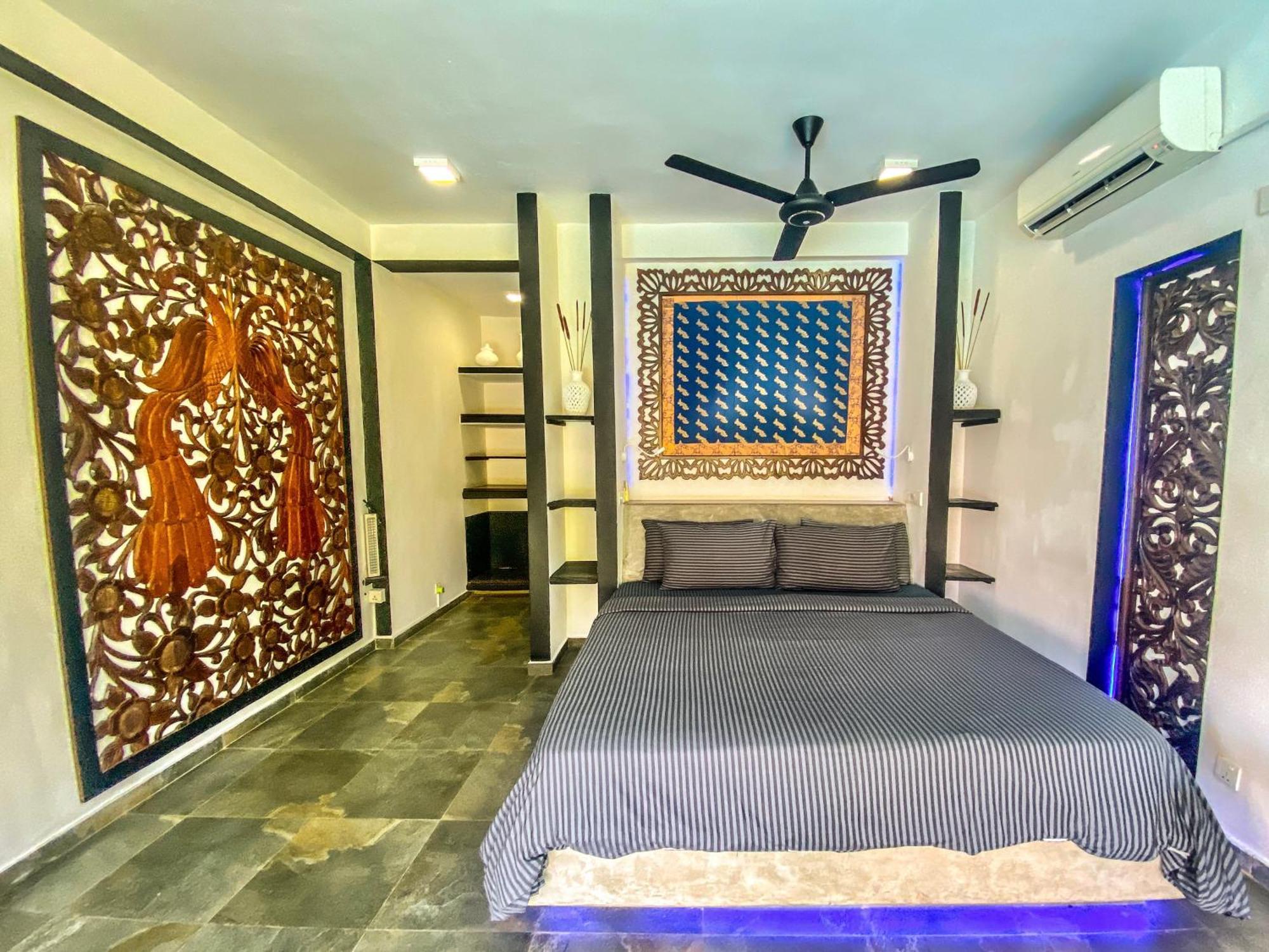 Waterland Hotel Negombo Buitenkant foto