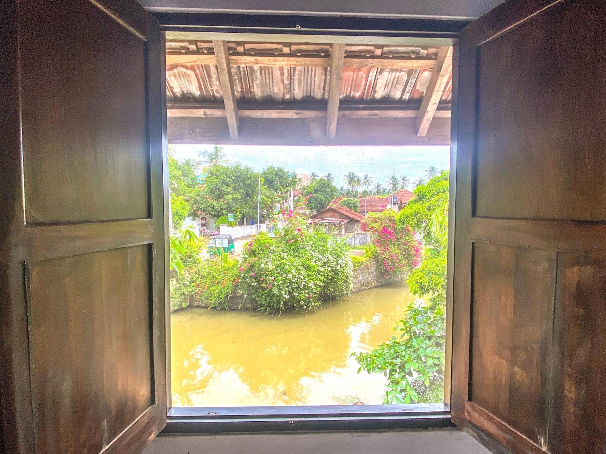 Waterland Hotel Negombo Buitenkant foto
