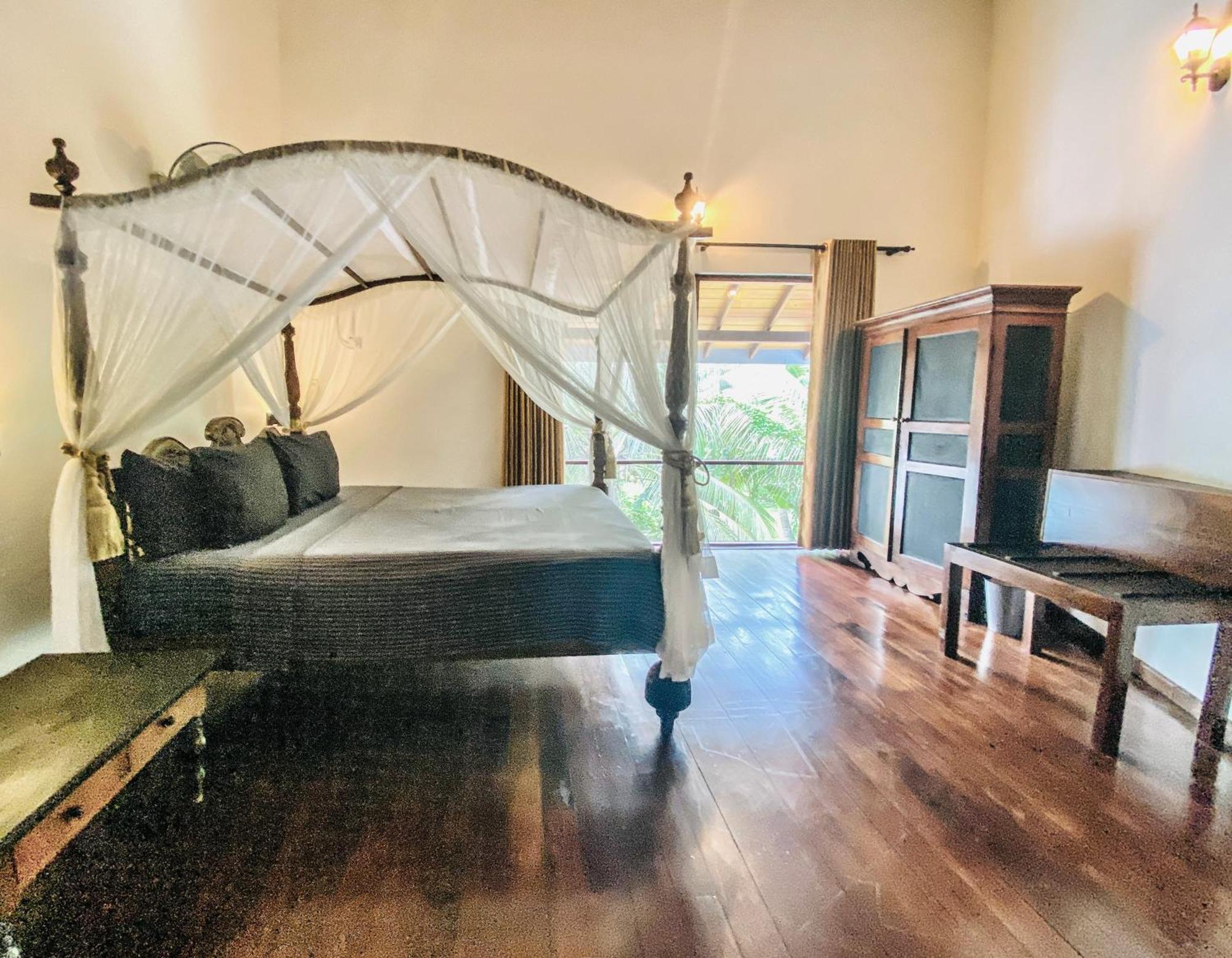 Waterland Hotel Negombo Buitenkant foto