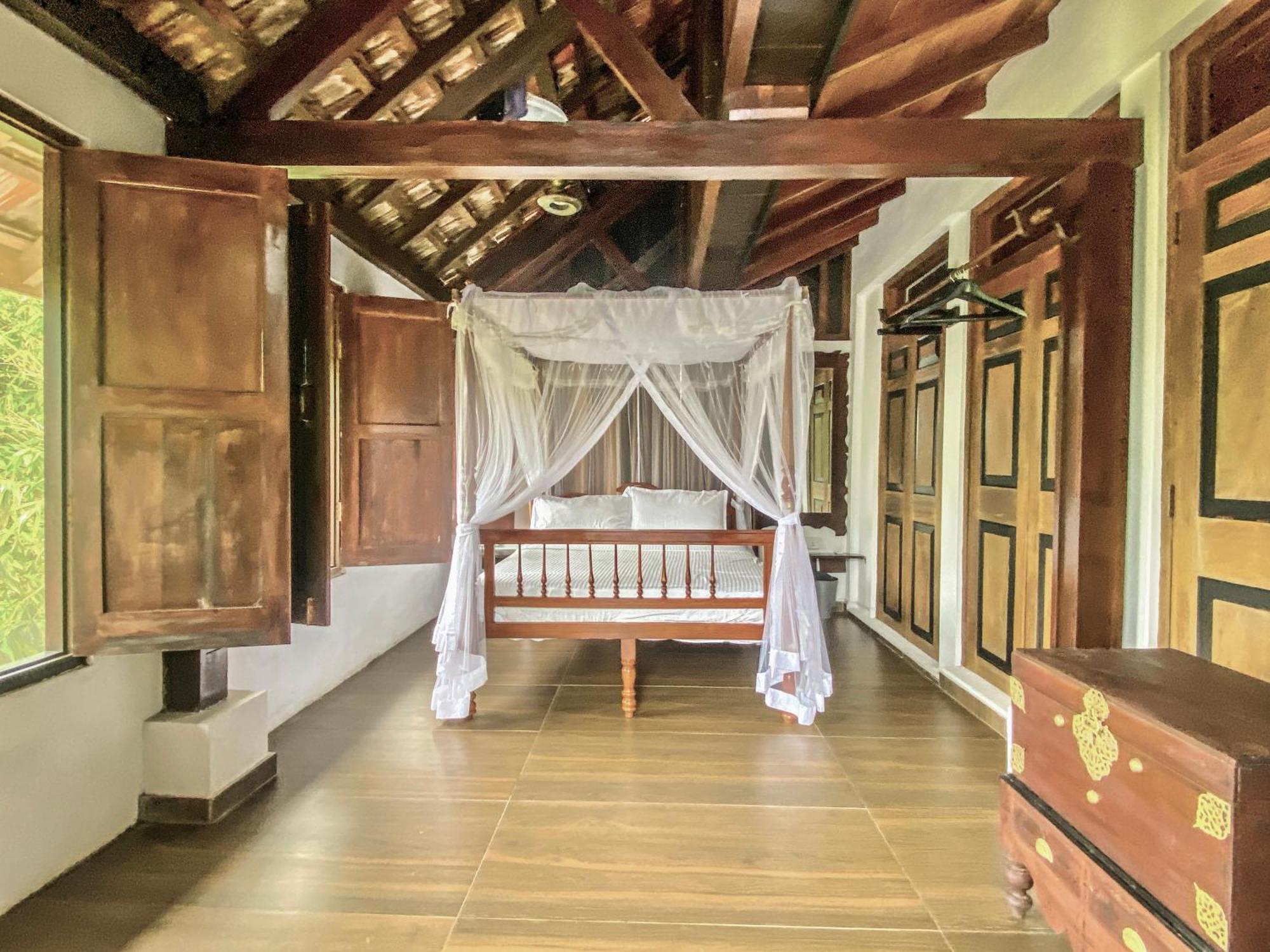 Waterland Hotel Negombo Buitenkant foto
