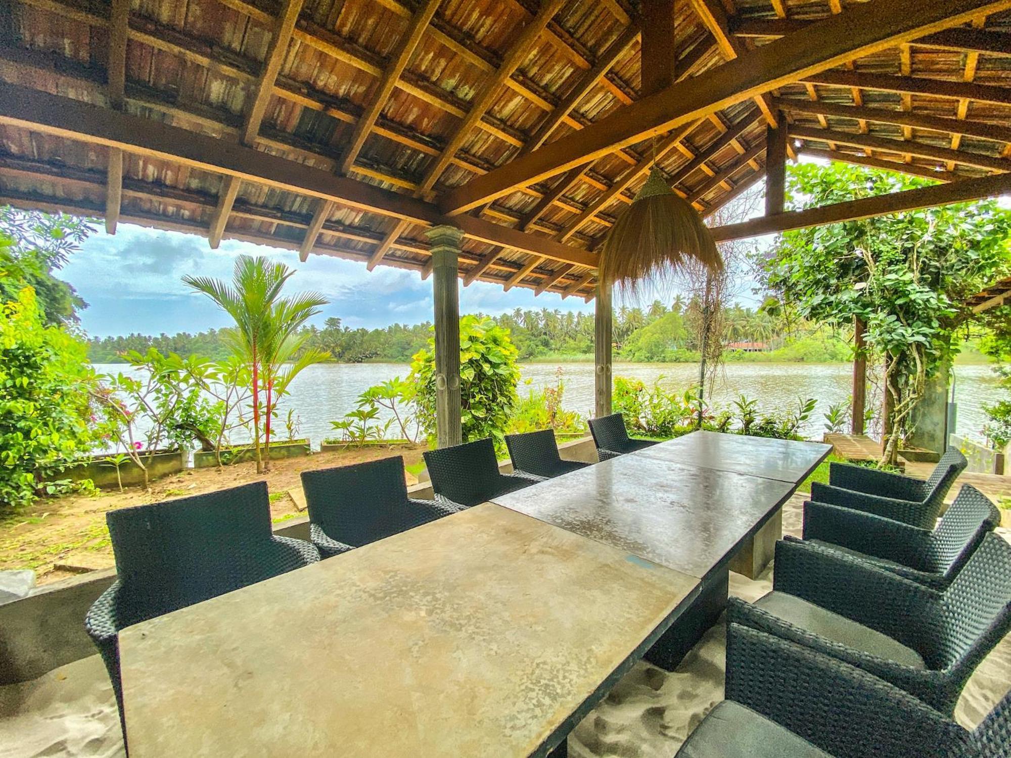 Waterland Hotel Negombo Buitenkant foto