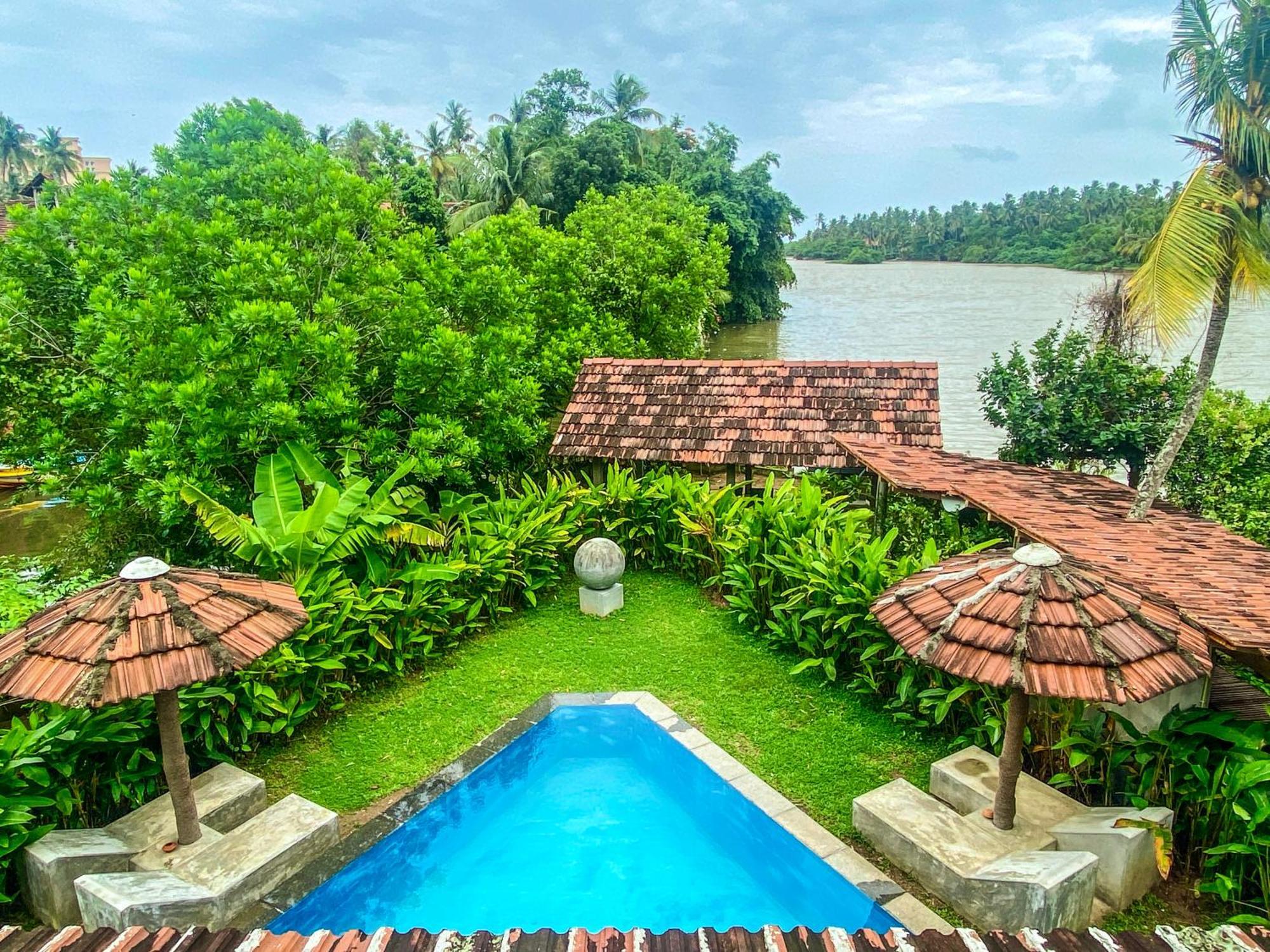Waterland Hotel Negombo Buitenkant foto
