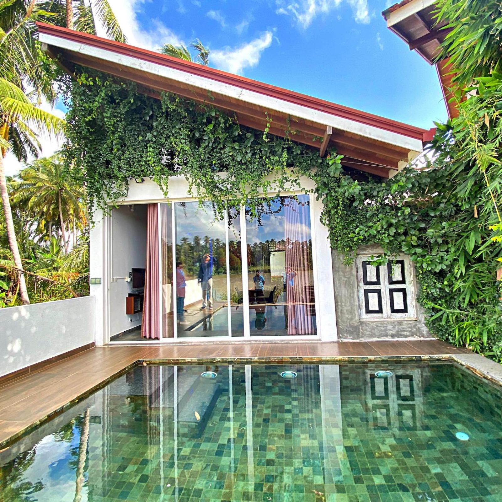 Waterland Hotel Negombo Buitenkant foto